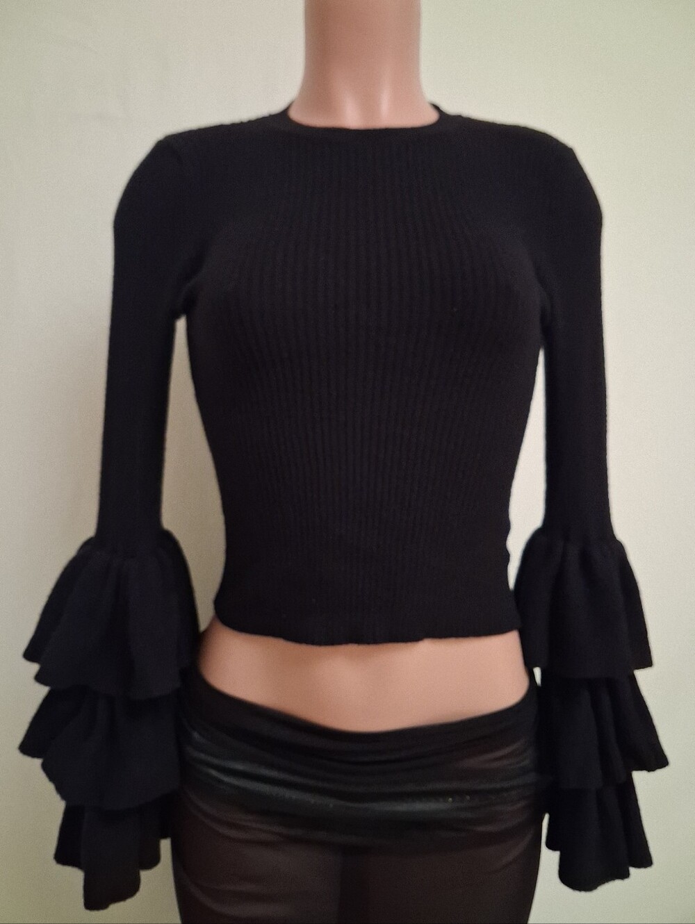 Forever 21 Black Ribbed Bell Sleeve Crop Top Size M